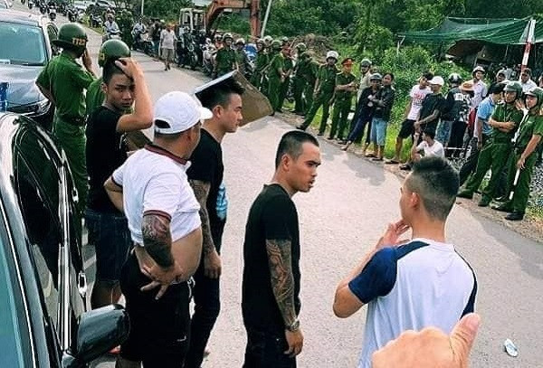Căn được xác định là đối tượng do Giang "36" gọi đến tham gia chặn xe chở công an trên đường Đặng Văn Trơn, gây mất trật tự an ninh vào ngày 12/6.