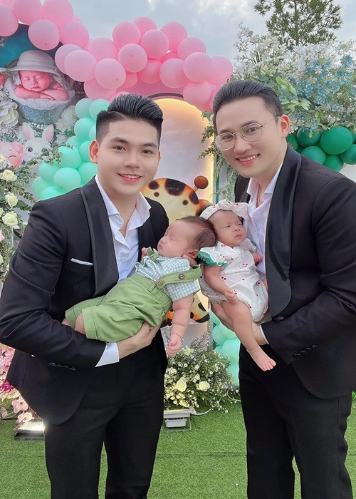 Hai nhóc tì nhà Hà Trí Quang - Thanh Đoàn được đặt tên ở nhà là Ka Ka và Muội Muội.