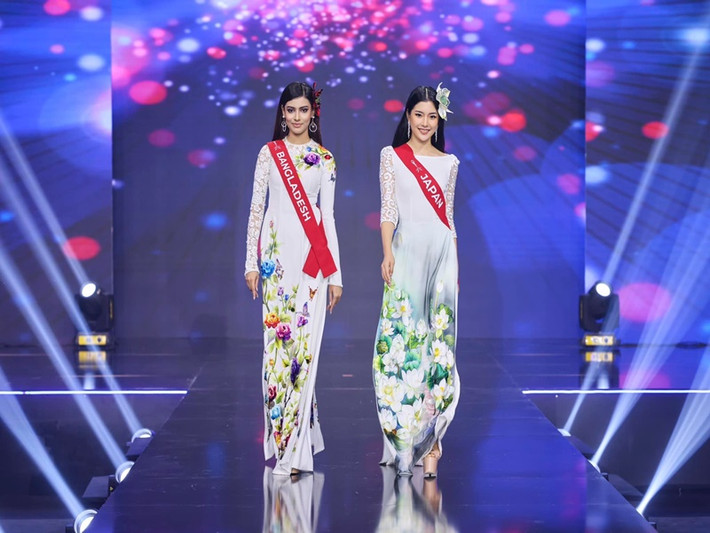 Ban tổ chức Miss Charm 2023 vừa công bố hình ảnh bán kết cuộc thi. 38 thí sinh trải qua phần thi trình diễn trang phục áo dài, dạ hội, áo tắm và trang phục dân tộc. Ảnh: Miss Charm