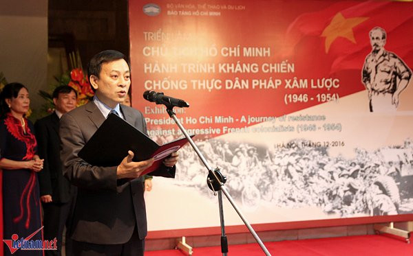 Triển lãm được chia hai phần chính: Mở đầu, người xe nghe lại băng ghi âm “lời kêu gọi toàn quốc kháng chiến” của Chủ tịch Hồ Chí Minh.