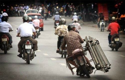 Tay lái lụa...