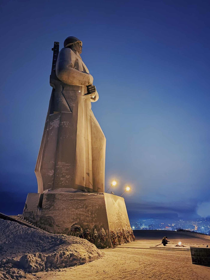 Đài tưởng niệm Alyosha trên đỉnh đồi ở Murmansk vinh danh những quân nhân Liên Xô đã bảo vệ thành phố này qua cuộc Thế chiến II.