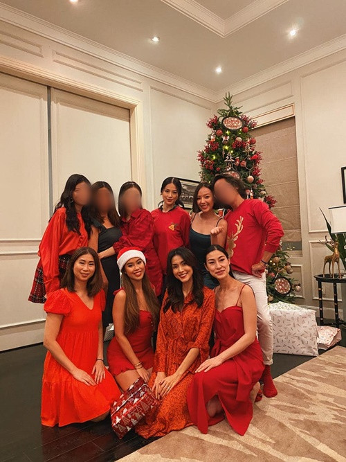 Băng Di và Phương Khánh dự tiệc Giáng sinh ở nhà Hà Tăng. Ảnh: FB Phương Khánh.