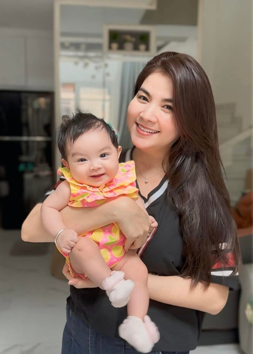 Kha Ly - Thanh Duy chào đón con gái Lita gia nhập tổ ấm vào tháng 7/2024 sau 8 năm kết hôn.