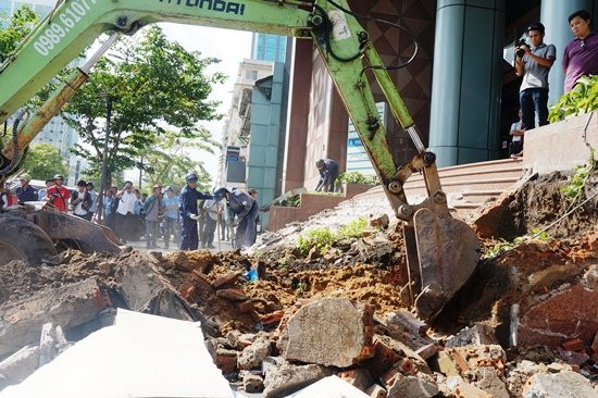Những nơi Phó chủ tịch UBND quận 1 - Đoàn Ngọc Hải cùng đoàn liên ngành đi qua và xử nghiêm để "giành" lại vỉa hè trong tuần qua hiện thế nào? Hôm nay, PV đã quay lại những "điểm nóng" này để giải đáp câu hỏi đang được bạn đọc quan tâm.