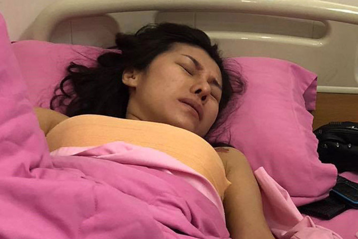 Sau thời gian chịu đựng những cơn đau ngực, Ivy Trần mới chịu đi khám. Rất may, cô được bác sĩ cấp cứu kịp thời.