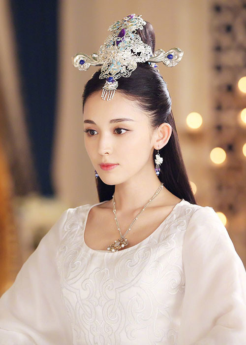 Sở hữu vẻ đẹp thánh thiện, trong sáng, Cổ Lực Na Trát được xem là nữ thần 9x của phim cổ trang Hoa ngữ.