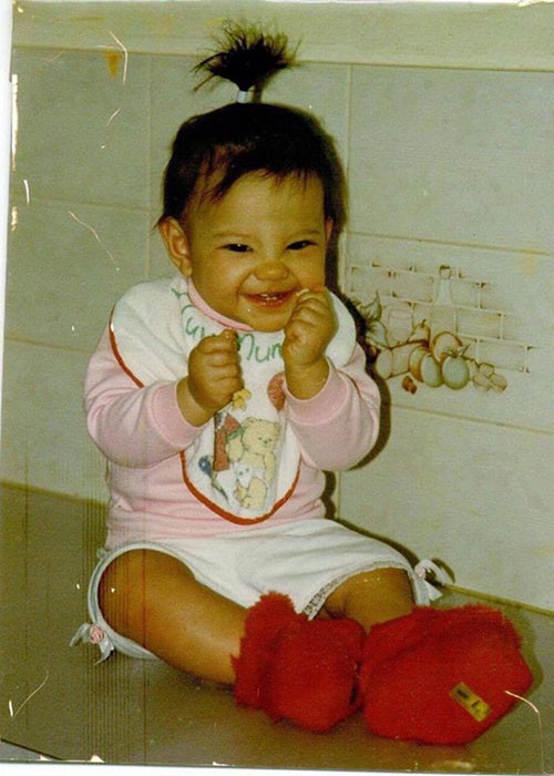 Hoa hậu Hoàn vũ Thế giới 2018 Catriona Gray sinh ngày 6/1/1994. Mẹ của cô tên Normita Ragas Magnayon, là người Philippines.