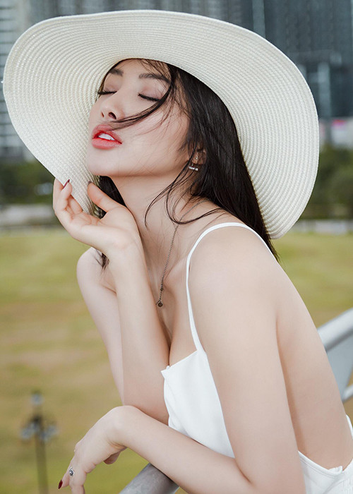 Sau 2 năm công khai chia tay Lương Bằng Quang, Yaya Trương Nhi ngày càng mặn mà, quyến rũ.