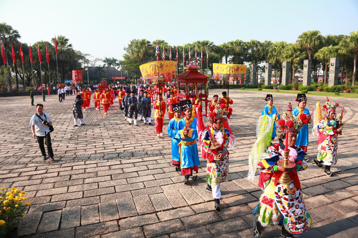 Đây là hoạt động truyền thống hàng năm của TP.HCM, do Thành ủy, HĐND, UBND, UBMTTQ Việt Nam TP.HCM chỉ đạo tổ chức vào dịp đón Tết cổ truyền của dân tộc. Lễ cúng bánh tét Quốc tổ Hùng Vương và dâng hương Đức Lễ Thành hầu Nguyễn Hữu Cảnh thể hiện đạo lý uống nước nhớ nguồn, hướng về cội nguồn dân tộc, tỏ lòng biết ơn sâu sắc các vua Hùng, các bậc tiền nhân đã có công dựng nước và giữ nước.