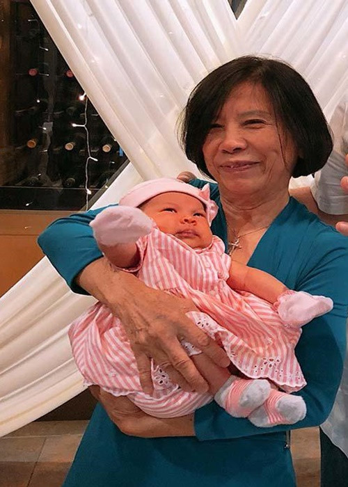 Nữ ca sĩ cho hay, mẹ chồng nói rằng vì thương cô nên sẽ xem người thân của Thanh Thảo như người thân của bà.