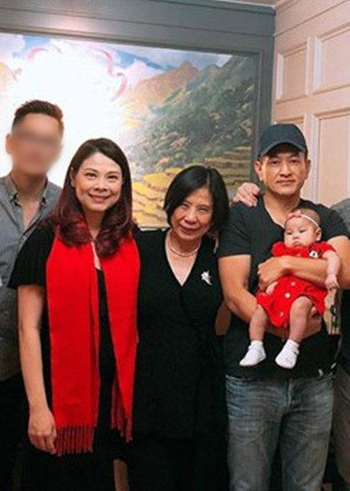 Nữ ca sĩ cho biết, mẹ chồng còn dành tình cảm cho những người thân của cô.