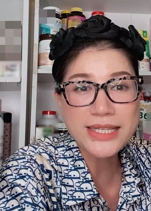 Mới đây, trong livestream, Trang Trần cho biết, cô bị Sở Thông tin - Truyền thông TPHCM xử phạt hành chính 7,5 triệu đồng vì phát ngôn phản cảm, không chuẩn mực, không phù hợp thuần phong mỹ tục. Ảnh: Dân Việt