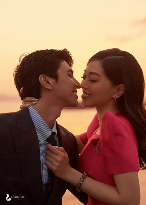 Một nhiếp ảnh gia chia sẻ loạt ảnh Phương Nga và Bình An kèm chia sẻ: "Chạy đà cho bộ ảnh cưới tiếp theo cũng ok nhỉ. Series ảnh trong 5 phút trước khi hoàng hôn tắt, 3 anh em chạy như điên qua đường may là vẫn kịp". Ảnh: Lê Chí Linh