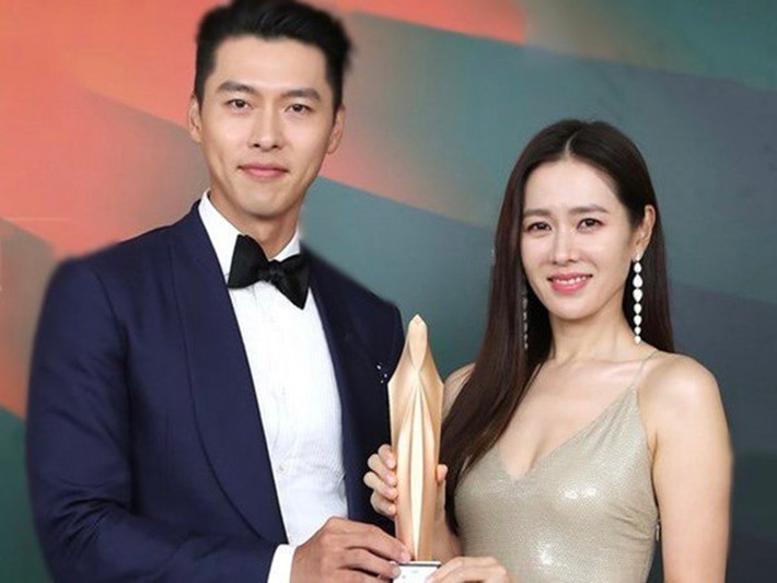 Mới đây, trong một chương trình khi được hỏi về tình đầu, Son Ye Jin cho hay: “Người yêu hiện tại chính là mối tình đầu của tôi". Nhiều fan hiểu rằng Son Ye Ji khẳng định Hyun Bin là tình đầu của cô. Ảnh: Zing