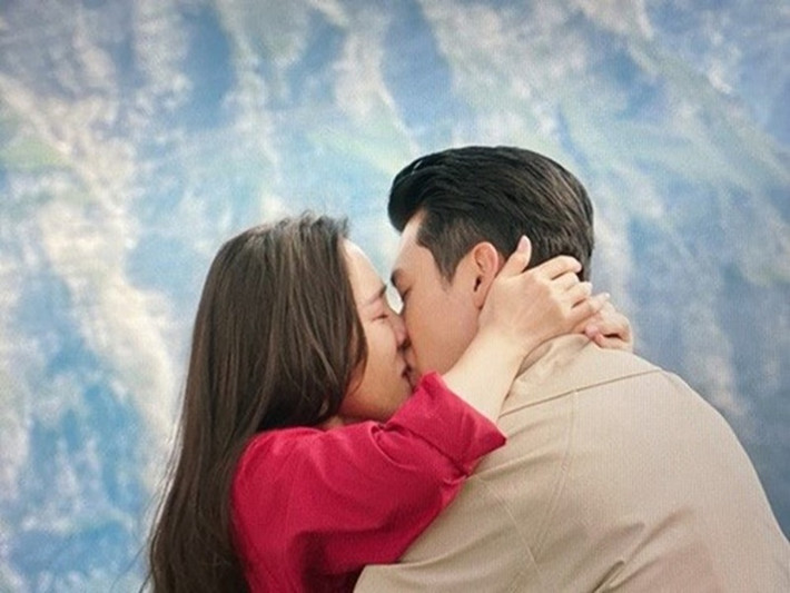 Nhiều khán cho rằng có lẽ Son Ye Jin và Hyun Bin đã không phải diễn gì trong phân cảnh tình tứ bởi thực tế cả hai đã phải lòng nhau trên phim trường. Ảnh: Lao động