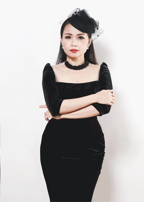 Cẩm Ly dù không có mức cát sê thuộc hàng “khủng” nhưng thu nhập ổn định nhờ đắt show ca hát, tham gia gameshow. Ảnh: FBNV