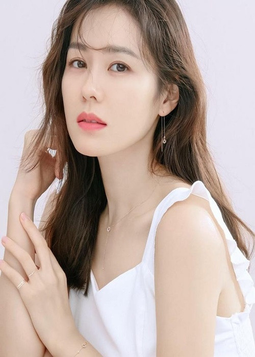 Nhan sắc của Son Ye Jin cũng khiến Hyun Bin si mê. Ảnh: Zing