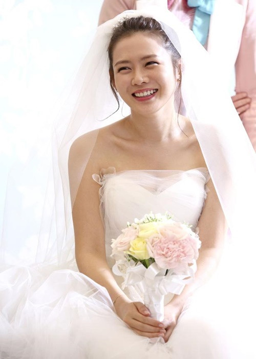 Không ít khán giả tò mò vì sao Son Ye Jin khiến Hyun Bin si mê, quyết lấy làm vợ. Ảnh: Tổ quốc