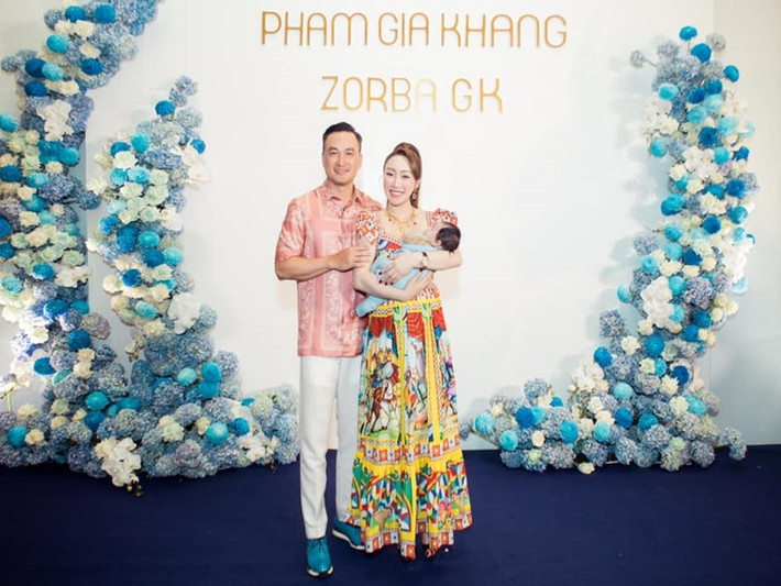 Chi Bảo tặng bà xã Lý Thùy Chang đồng hồ hiệu.