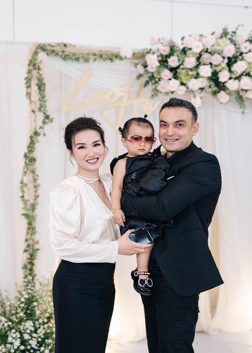 Võ Hạ Trâm kết hôn với doanh nhân người Ấn Độ Vikas Chaudhary vào tháng 1/2019. Tháng 7/2021, cô sinh con gái đầu lòng.