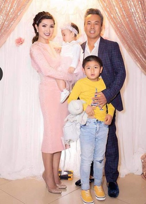 Năm 2015, Hồng Nhung gắn bó với doanh nhân Minh Quân và sinh thêm một bé gái. Năm 2019, nữ ca sĩ chia tay bạn trai. Ảnh: Vietnamnet