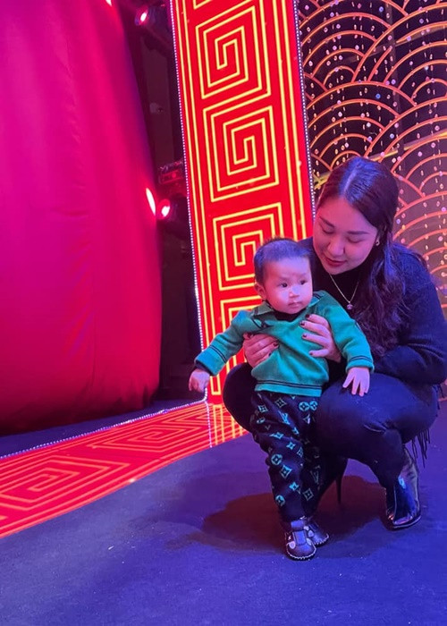 Cậu nhóc mới 6 tháng tuổi.