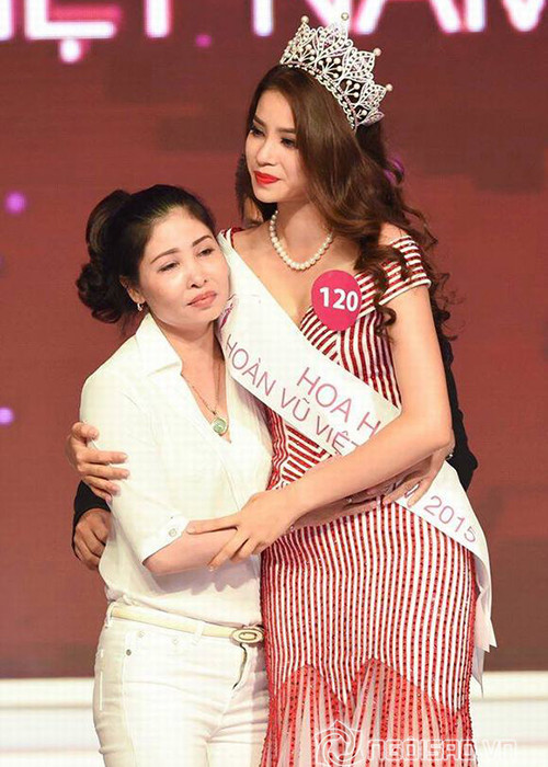 Hoa hậu Phạm Hương sinh ra tại Hải Phòng. Mẹ của cô tên Trần Thị Huyền. Ảnh: Gia đình Việt Nam