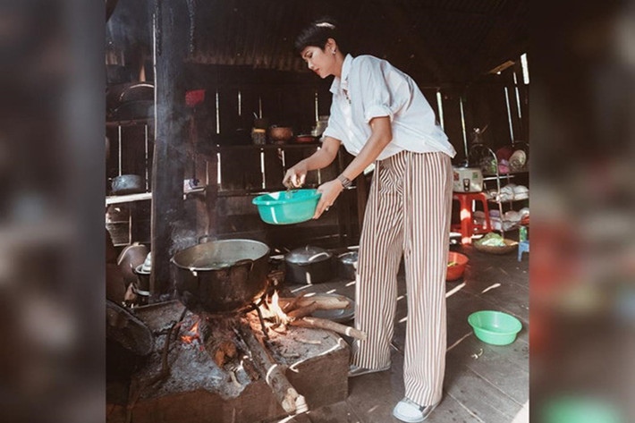 H'hen Niê là cô gái sống giản dị. Sau khi trở nên nổi tiếng, cô vẫn giữ được hình ảnh đẹp này. Ảnh: Zing