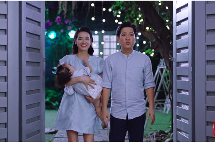 Trong video, Trường Giang hứa giải đáp mọi tin đồn trong đó có nghi vấn Nhã Phương sinh con. Ảnh: Phununews