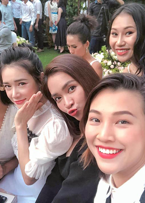 Hình ảnh Nhã Phương đến dự đám cưới của một người bạn vừa được Á hậu Hoàng Oanh đăng tải. Ảnh: FBNV