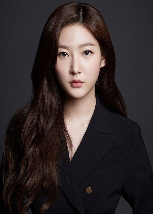 Sau lùm xùm, để mưu sinh, Kim Sae Ron làm các công việc bán thời gian. Ảnh: Tiền Phong.