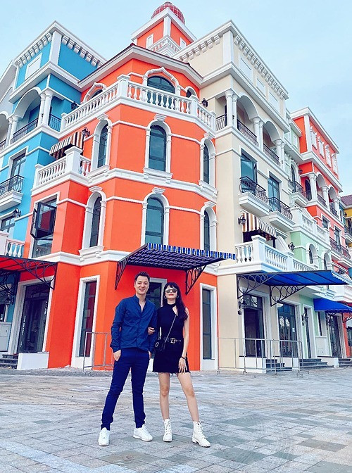 Năm 2020, Thủy Anh được Đăng Khôi tặng hai căn shophouse trị giá 40 tỷ đồng ở Phú Quốc.