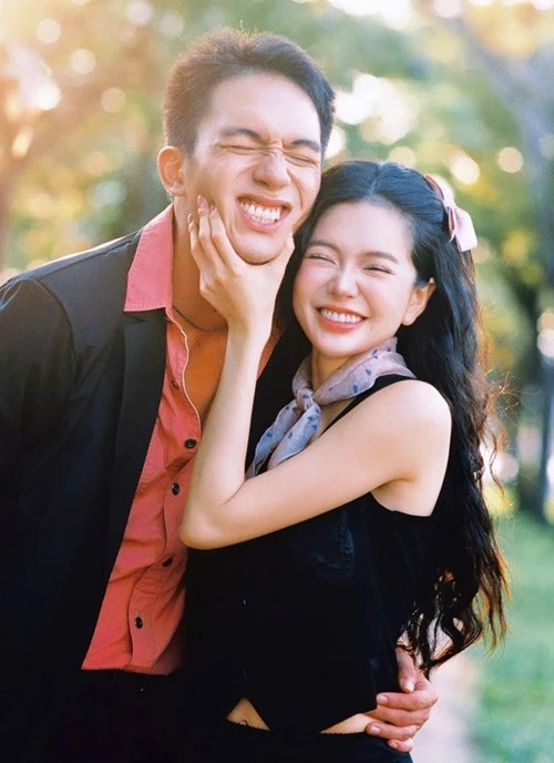 Tin đồn Yên Đan - Nhật Hoàng chia tay rộ lên khi cả hai không tương tác trên mạng xã hội như thường thấy. Chia sẻ trên Znews, đại diện của cặp đôi cho biết: “Nếu có trục trặc gì đó, người trong cuộc sẽ tự đứng ra xác nhận. Hiện tại chúng tôi chưa nắm được thông tin và không thể trả lời gì thêm”. Ảnh: Znews.