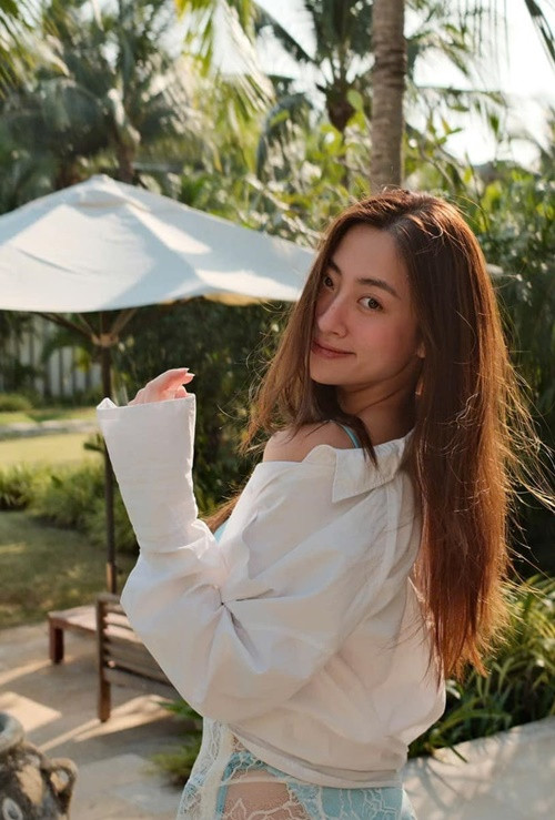Hoa hậu Lương Thùy Linh thích đi biển nghỉ dưỡng. Mới đây, cô khoe loạt ảnh du lịch biển ở Vũng Tàu.