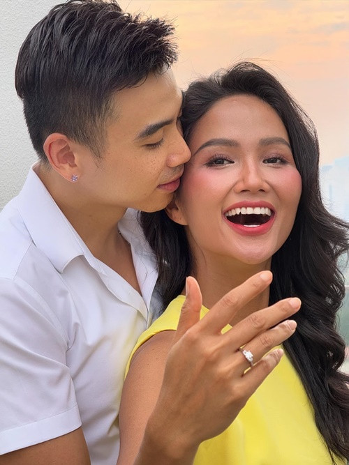 H'hen Niê và Tuấn Khôi hẹn hò trong 7 năm qua, từng tan hợp một số lần. Ảnh: FB Tuấn Khôi.