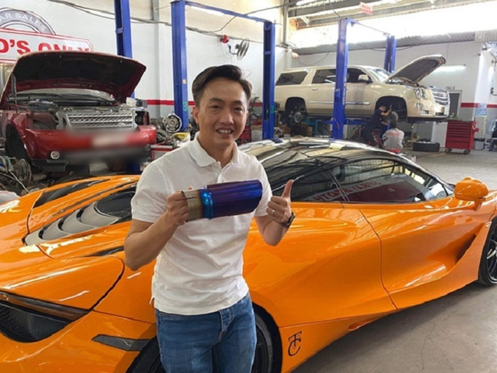 Năm 2019, Đàm Thu Trang đặt làm cụm ống xả khắc tên riêng trị giá gần nửa tỷ đồng cho siêu xe của Cường Đô la. Ảnh: Vietnamnet.