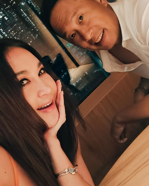 Ôn Bích Hà và Hà Tổ Quang quyết định không có con chung mà nhận nuôi một bé trai.