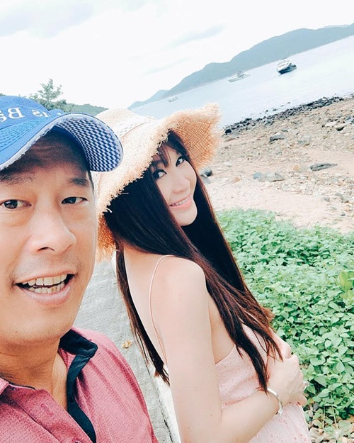 Nữ diễn viên và chồng đại gia đều có sở thích du lịch biển.