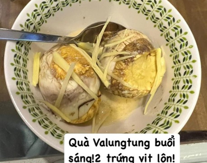 “Tuyệt vời, đố ai có quà độc như em", Diễm Hương chia sẻ. Ảnh: FB Diễm Hương.