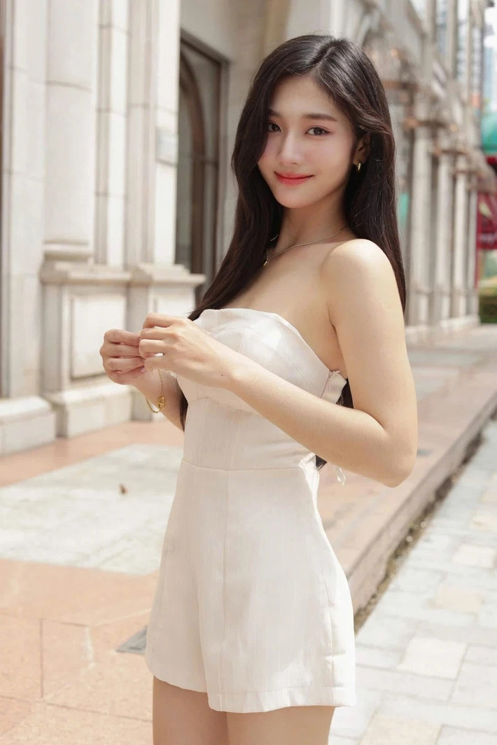 Diễm Trang gây ấn tượng ban đầu với ngoại hình sáng, gương mặt phúc hậu, phù hợp với hình tượng một cô thôn nữ trong sáng, thiện lương. Tuy nhiên, diễn xuất của người đẹp lại khá vụng về, non nớt. Nữ diễn viên trẻ chưa thể hiện thành công những sắc thái tâm lý của một người vợ nhớ chồng, một người mẹ thương con. Biểu cảm của Diễm Trang còn hạn chế, đôi khi tỏ ra “lố” khi diễn tả nỗi sợ hãi với những động tác trợn mắt, há hốc miệng rồi thở dốc, lặp đi lặp lại.