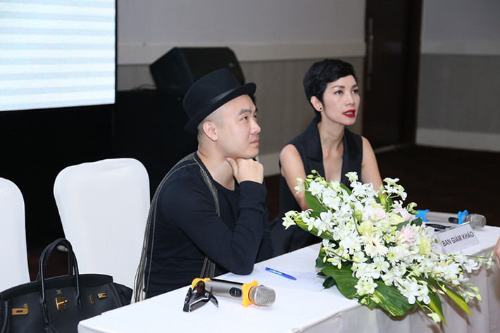 Hàng trăm gương mặt đã đăng kí tham gia trình diễn catwalk và tìm kiếm cơ hội được xuất hiện trên sàn diễn của Đỗ Mạnh Cường.