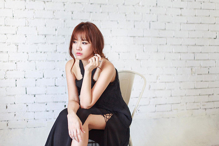 Giống như Nhã Phương, kể từ khi công khai yêu Trấn Thành, Hari Won cũng ngày càng chuộng phong cách sexy.