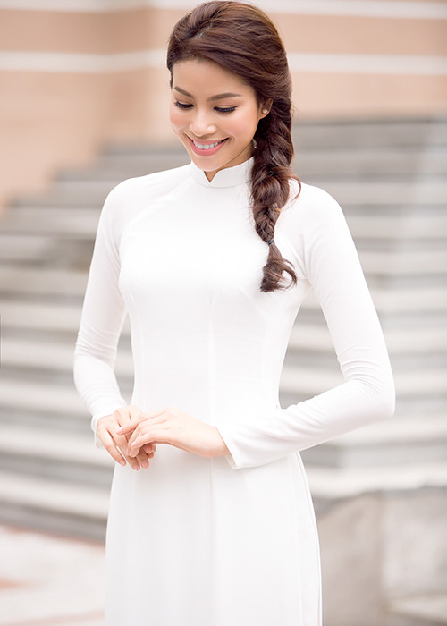 Mới đây khi nghe tin bão lũ ở miền Trung, Hoa hậu Phạm Hương đã lên kế hoạch đến với đồng bào nơi đây.
