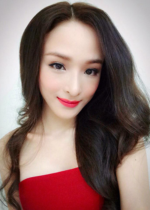 Ngoài làm người mẫu, Phương Nga còn dẫn chương trình và đóng phim.