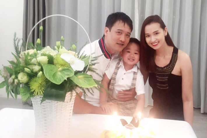 Ngày 9/4/2013, vợ chồng Lã Thanh Huyền chào đón cậu con trai đầu lòng. Bé có tên thân mật là Chumchum. Kể từ ngày có thêm thành viên mới, tổ ấm của diễn viên Lã Thanh Huyền lúc nào cũng tràn ngập tiếng cười.