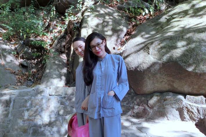Thùy Dung từng tấm tắc khen ngợi Phương Nga. Cô viết: “Người con gái khiến mình khâm phục nhất là bạn này. Bạn ấy đẹp, suy nghĩ sâu sắc và rất thông minh. Kiến thức sâu rộng, các lĩnh vực trong xã hội bạn ấy đều biết”.