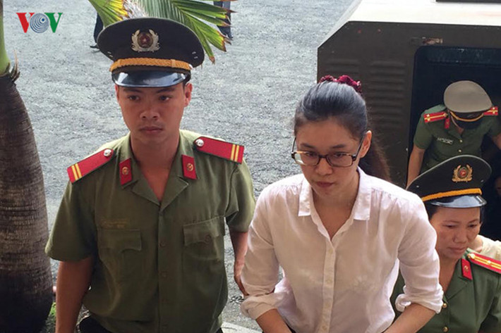 Trong phiên tòa sơ thẩm diễn ra ngày 21/9 vừa qua, giống như Hoa hậu Phương Nga, Thùy Dung cũng phủ nhận cáo buộc. Trước tòa, Thùy Dung khai rằng cô biết rõ mối quan hệ giữa Phương Nga và đại gia Cao Toàn Mỹ cũng như hợp đồng tình ái của hai người này. (Ảnh: VOV)