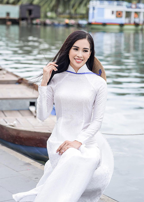 Hoa hậu Trần Tiểu Vy là gương mặt hoàn toàn mới với khán giả trước khi đăng quang cuộc thi Hoa hậu Việt Nam 2018. Ảnh: Facebook HH Ngọc Hân