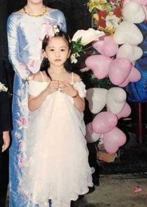 Hoa hậu Trần Tiểu Vy xinh đẹp từ tấm bé với gương mặt trái xoan, nước da trắng. Ảnh: Zing